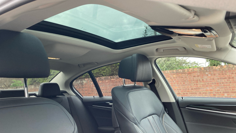 BMW 5 Series 530e SE 4dr Auto Saloon